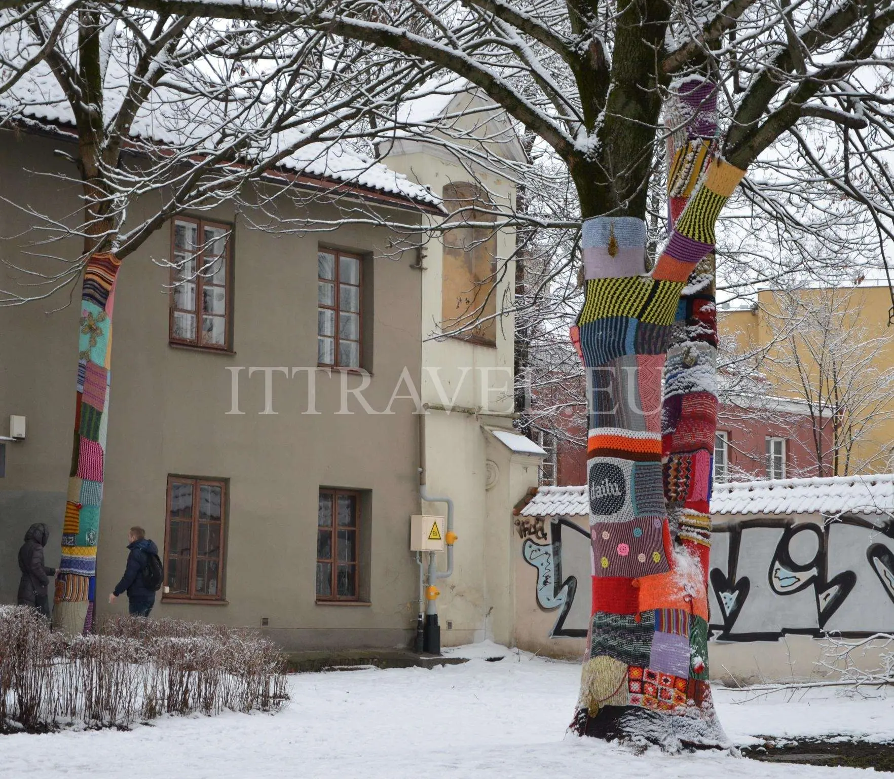 Yarn bombing