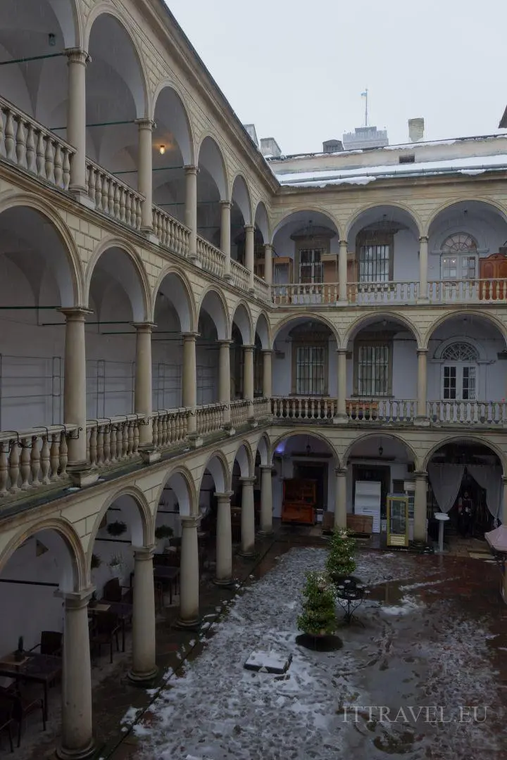 Italian Courtyard in back of Korniakt Palace