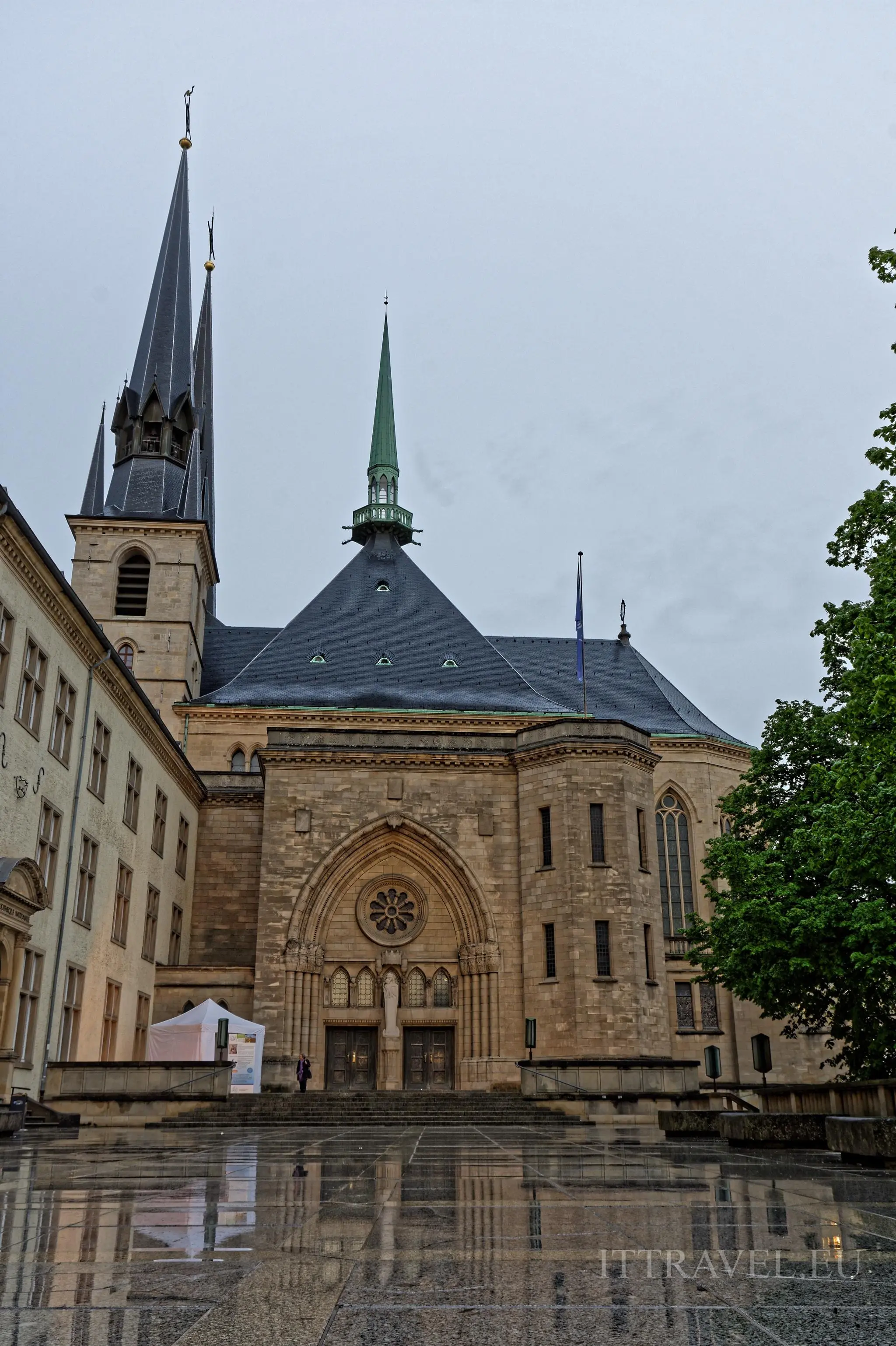 Notre Dame Cathedral - Place of burial of the rulers of the state. The beginning of construction is dated to 1613