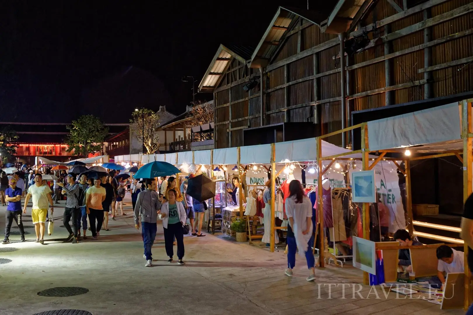 Lhong 1919 - stalls with handicraft