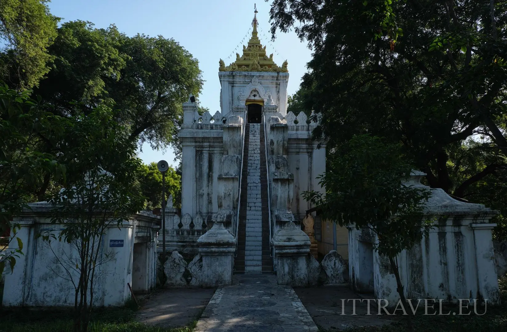 Temple near the entrance to the palace