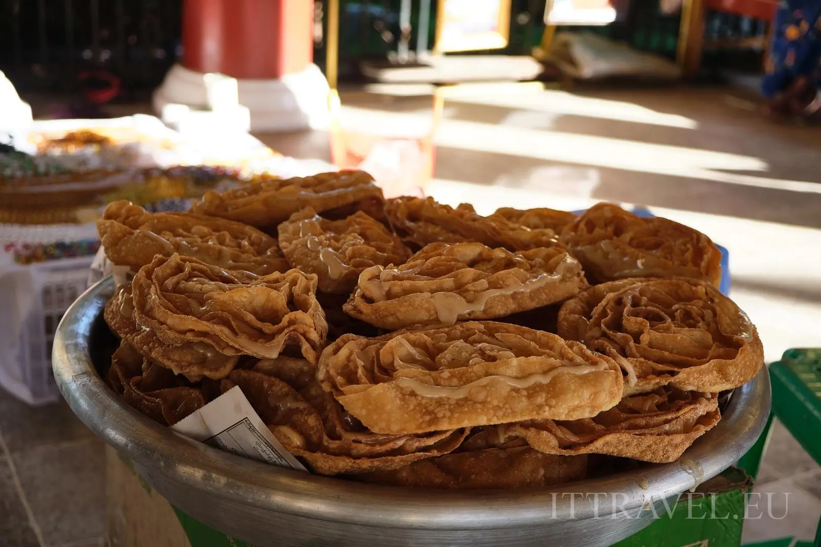 Something crispy with frosting - 500 Kyats / 0.3 EUR